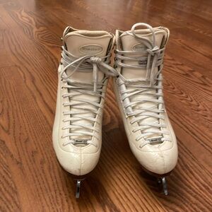 Riedell Ice Skates White | Youth Size 4 | Premium